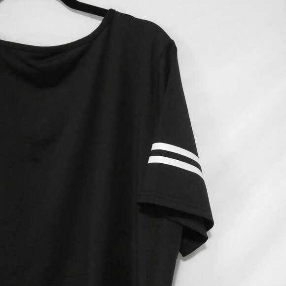 SHEIN - Curve | 2XL | Black Short Sleeve Top With White Stripes and Zipper - Picture 11 of 13